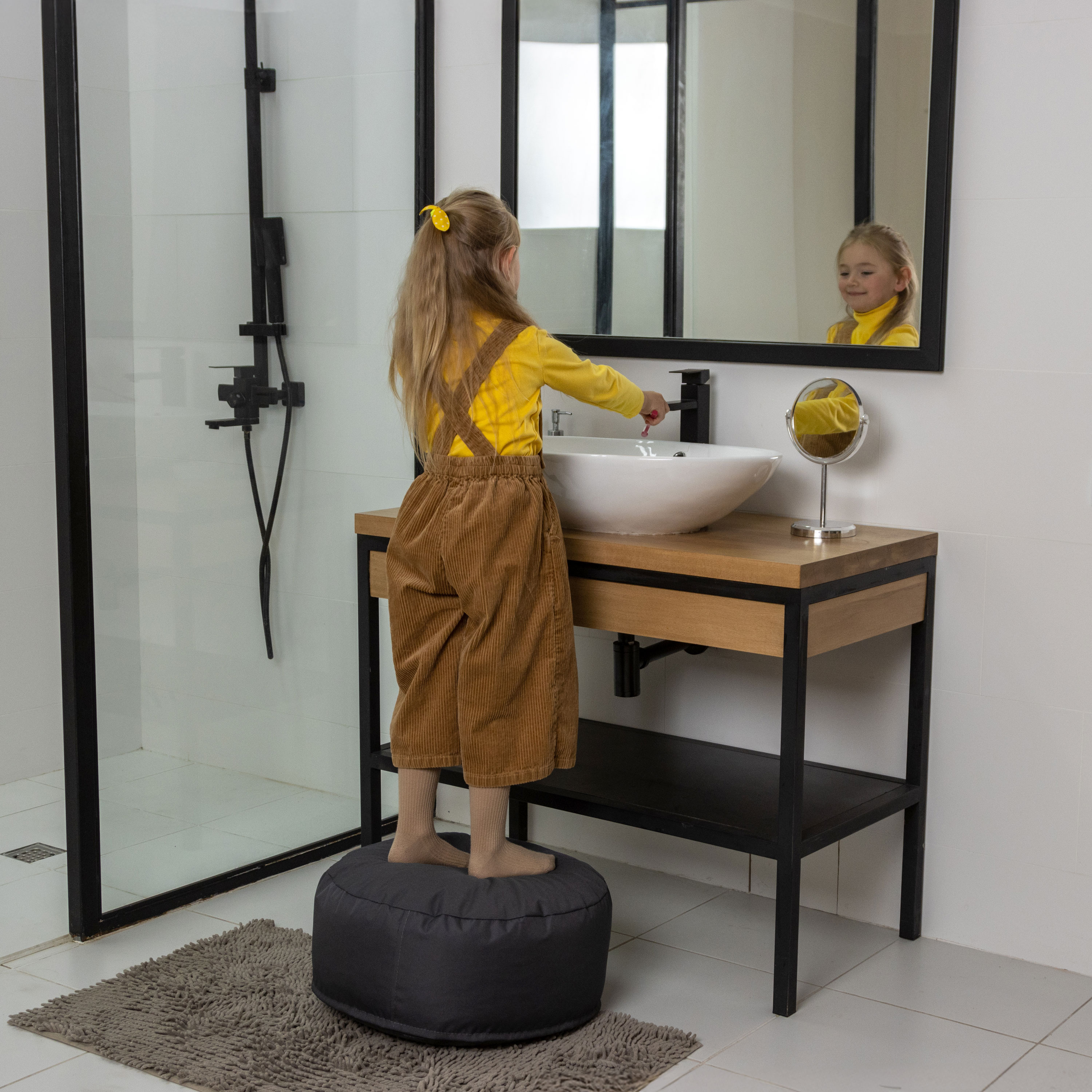 Bruni Pouf Fuß- und Sitzhocker M in Grau - Indoor- und Outdoor-Sitzpouf, in Deutschland gefertigt